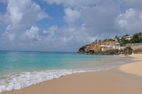 A bela praia de Baie Rouge, região de Marigot - St Martin, no Caribe
